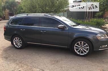 Універсал Volkswagen Passat 2011 в Житомирі