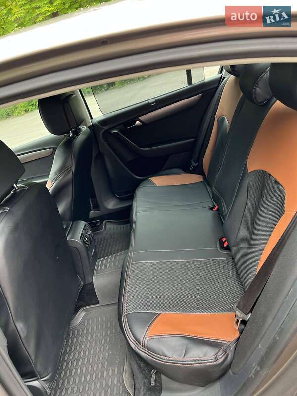 Седан Volkswagen Passat 2011 в Луцке