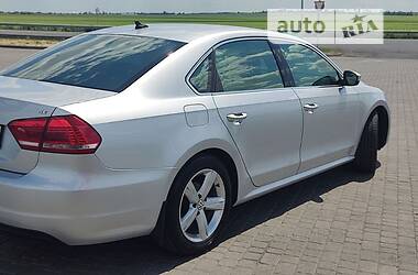 Седан Volkswagen Passat 2013 в Дніпрі