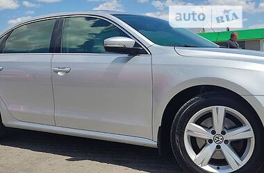 Седан Volkswagen Passat 2013 в Днепре