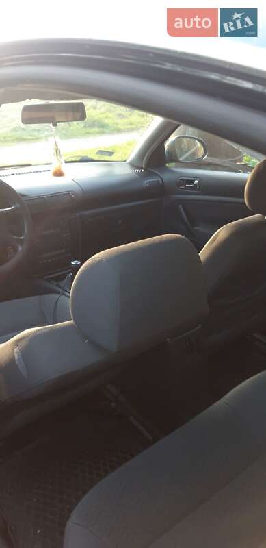 Седан Volkswagen Passat 2004 в Млиніві