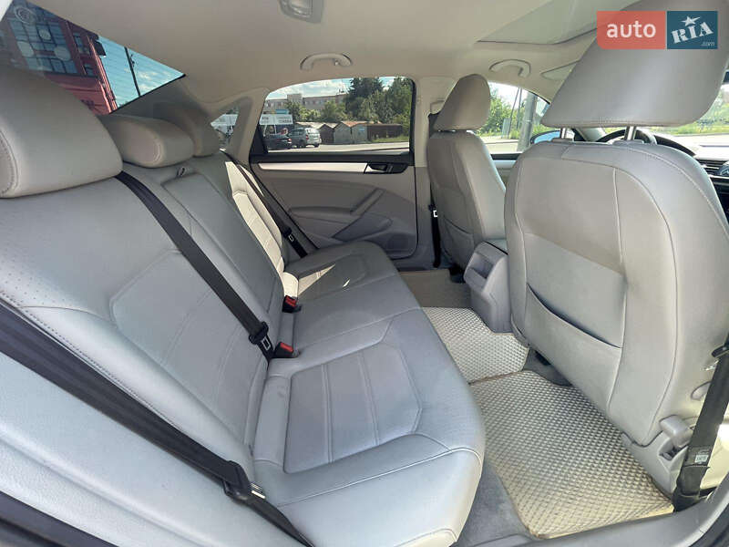 Седан Volkswagen Passat 2012 в Дрогобичі
