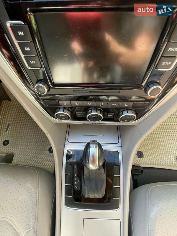 Седан Volkswagen Passat 2012 в Дрогобичі