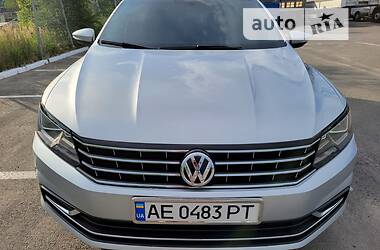 Седан Volkswagen Passat 2015 в Днепре
