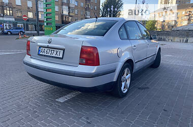 Седан Volkswagen Passat 1997 в Киеве