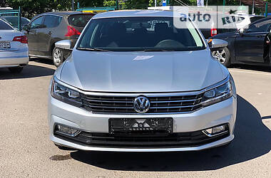 Седан Volkswagen Passat 2018 в Ровно