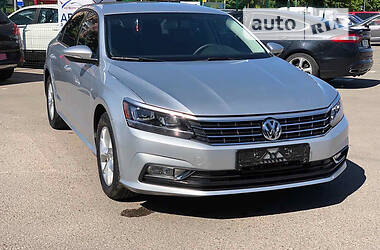 Седан Volkswagen Passat 2018 в Ровно