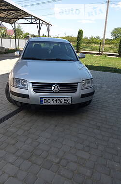 Седан Volkswagen Passat 2001 в Снятине