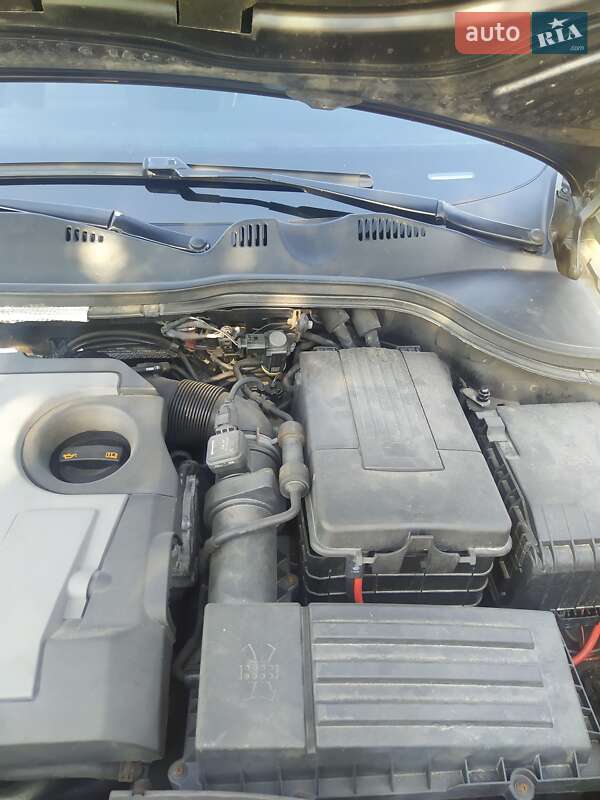 Універсал Volkswagen Passat 2011 в Овручі