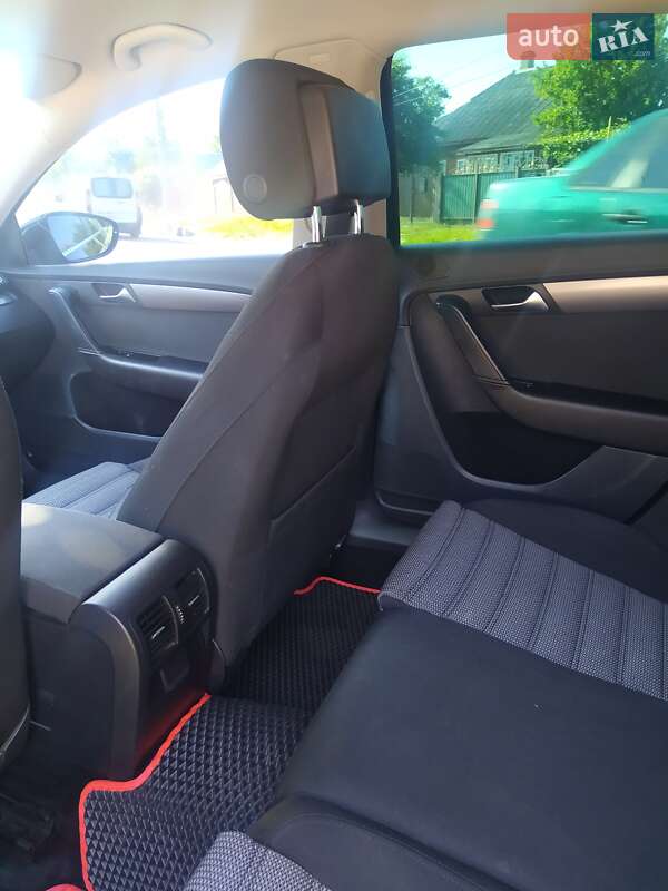 Універсал Volkswagen Passat 2011 в Овручі