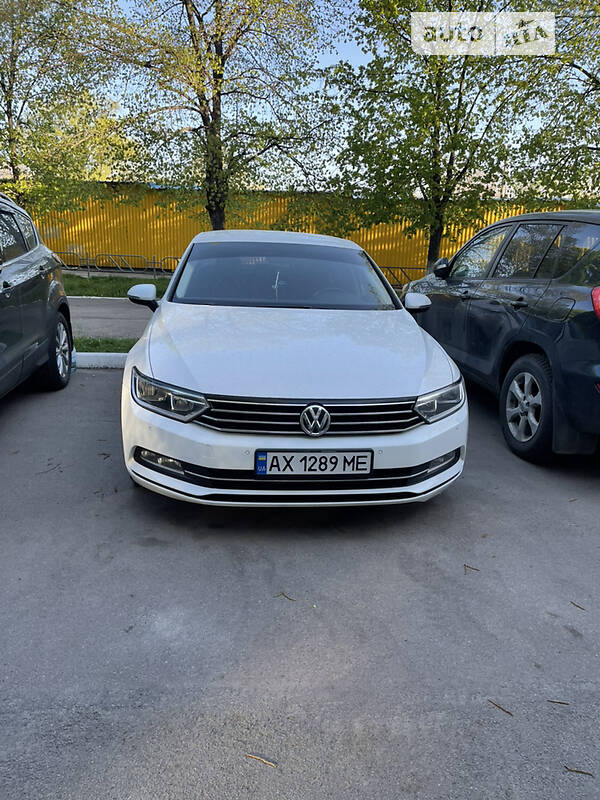 Седан Volkswagen Passat 2016 в Кропивницком