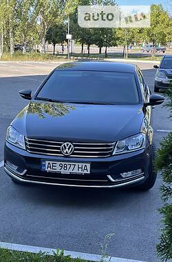 Седан Volkswagen Passat 2012 в Днепре