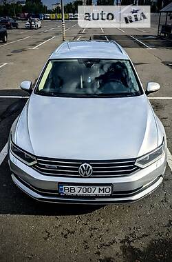Универсал Volkswagen Passat 2015 в Киеве
