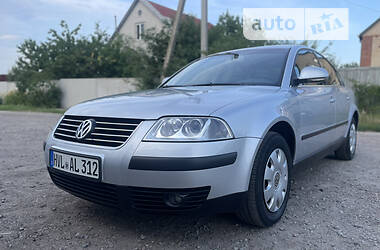 Седан Volkswagen Passat 2004 в Барышевке