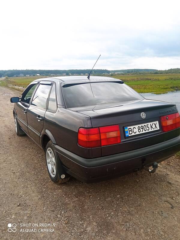 Седан Volkswagen Passat 1996 в Бродах