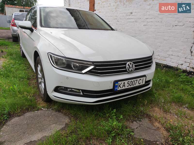 Седан Volkswagen Passat 2017 в Миргороде