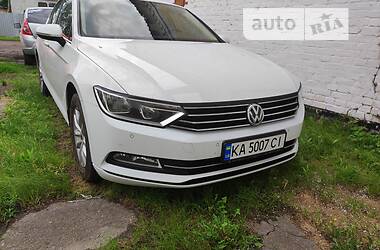 Седан Volkswagen Passat 2017 в Миргороде