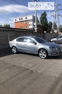 Седан Volkswagen Passat 2011 в Киеве