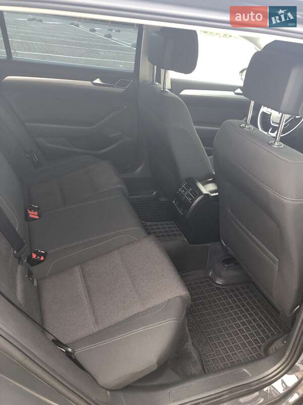 Универсал Volkswagen Passat 2015 в Житомире