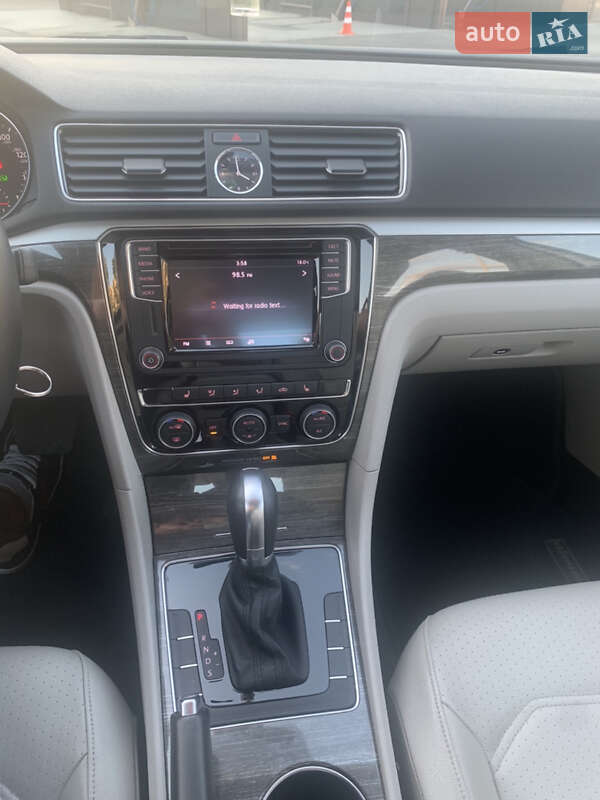 Седан Volkswagen Passat 2016 в Киеве