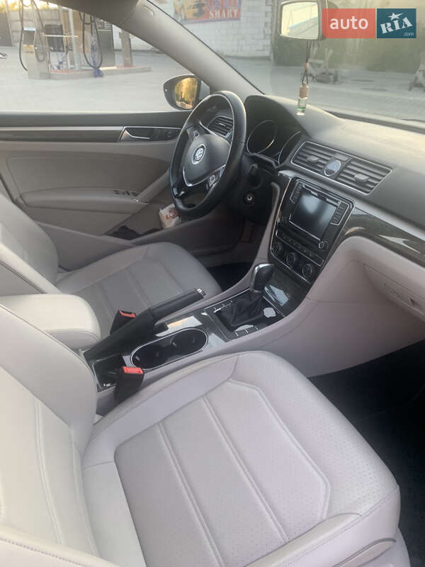 Седан Volkswagen Passat 2016 в Киеве