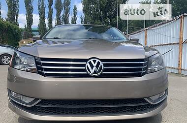 Седан Volkswagen Passat 2014 в Киеве