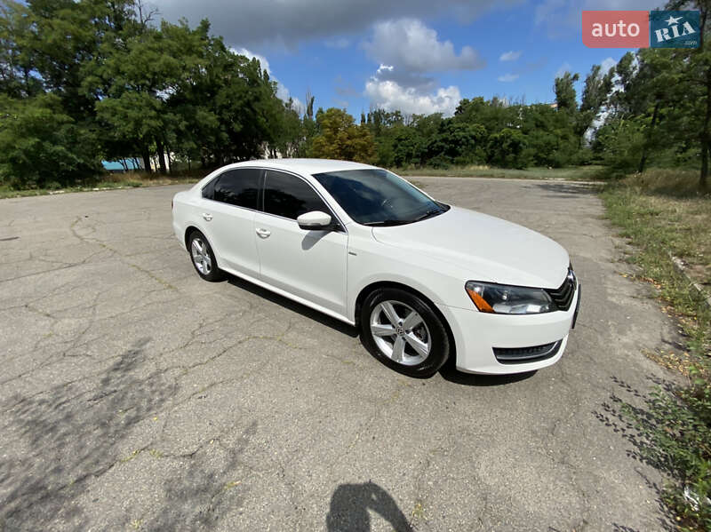 Седан Volkswagen Passat 2013 в Днепре