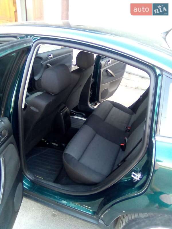 Универсал Volkswagen Passat 2001 в Дубно