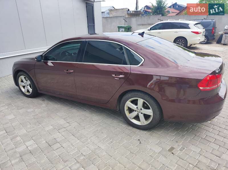 Седан Volkswagen Passat 2012 в Львові