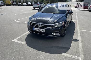 Седан Volkswagen Passat 2017 в Киеве