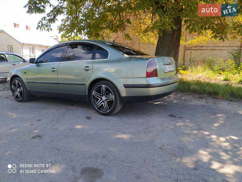 Седан Volkswagen Passat 2001 в Львове