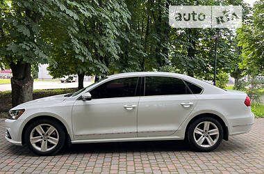 Седан Volkswagen Passat 2016 в Ромнах