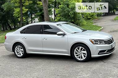 Седан Volkswagen Passat 2018 в Кам'янському