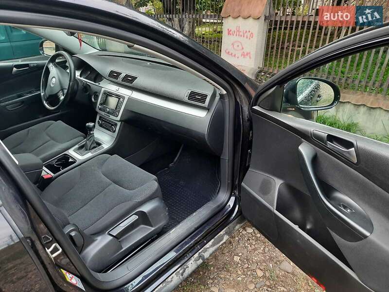 Універсал Volkswagen Passat 2010 в Чернівцях