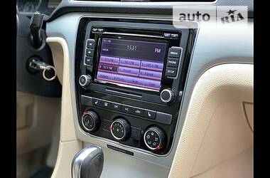 Седан Volkswagen Passat 2013 в Черновцах