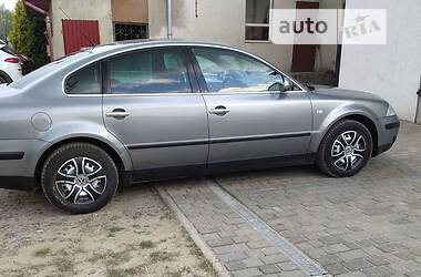 Седан Volkswagen Passat 2002 в Новояворовске