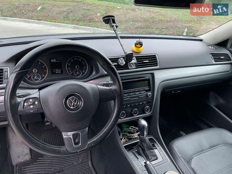 Седан Volkswagen Passat 2013 в Львові