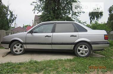 Седан Volkswagen Passat 1988 в Владимир-Волынском