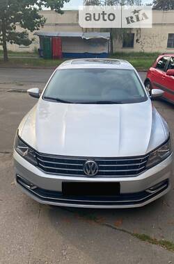 Седан Volkswagen Passat 2015 в Києві