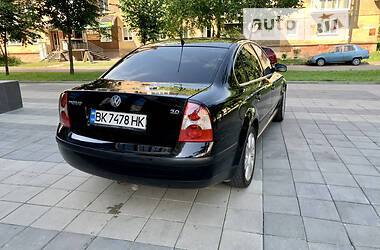 Седан Volkswagen Passat 2001 в Ровно