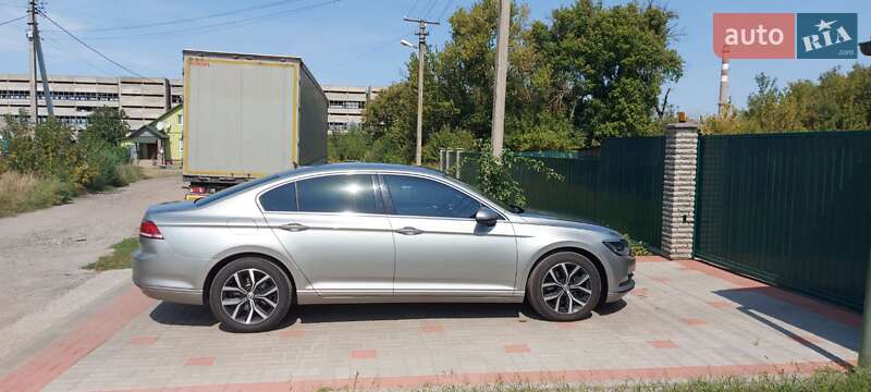 Седан Volkswagen Passat 2017 в Киеве