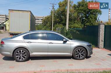 Седан Volkswagen Passat 2017 в Киеве