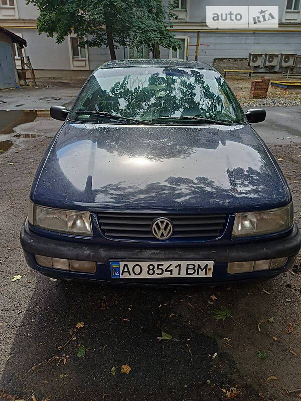 Седан Volkswagen Passat 1995 в Харькове