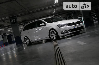 Универсал Volkswagen Passat 2011 в Харькове