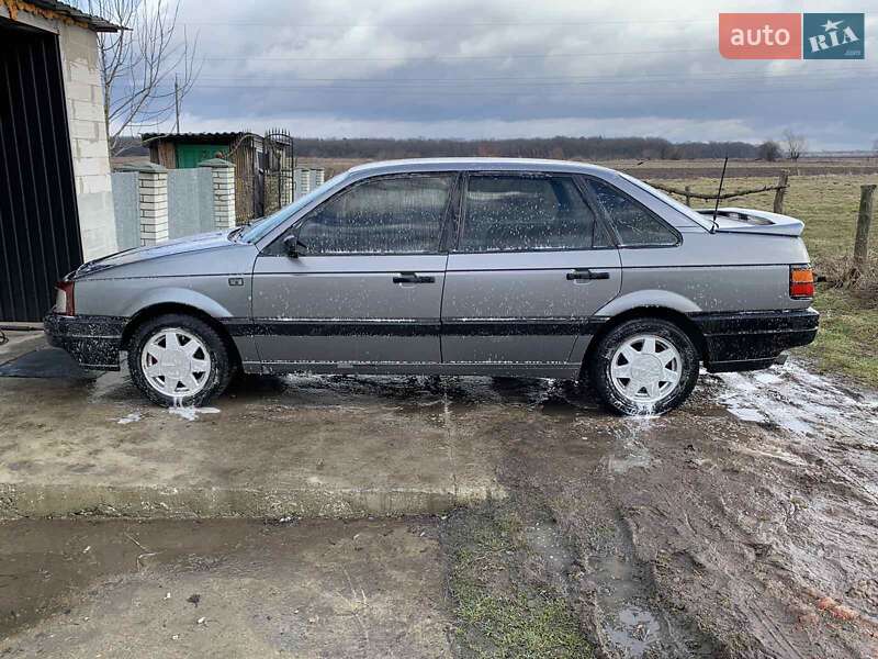 Седан Volkswagen Passat 1993 в Львові
