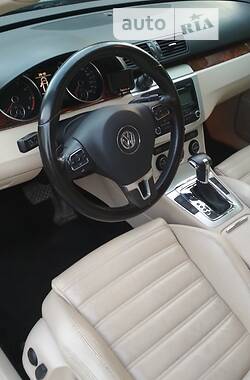 Универсал Volkswagen Passat 2009 в Бориславе