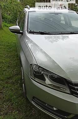 Універсал Volkswagen Passat 2011 в Рівному