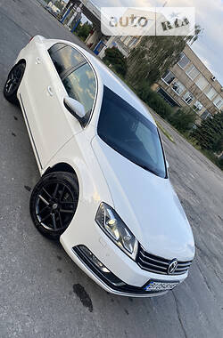 Седан Volkswagen Passat 2011 в Кременчуці