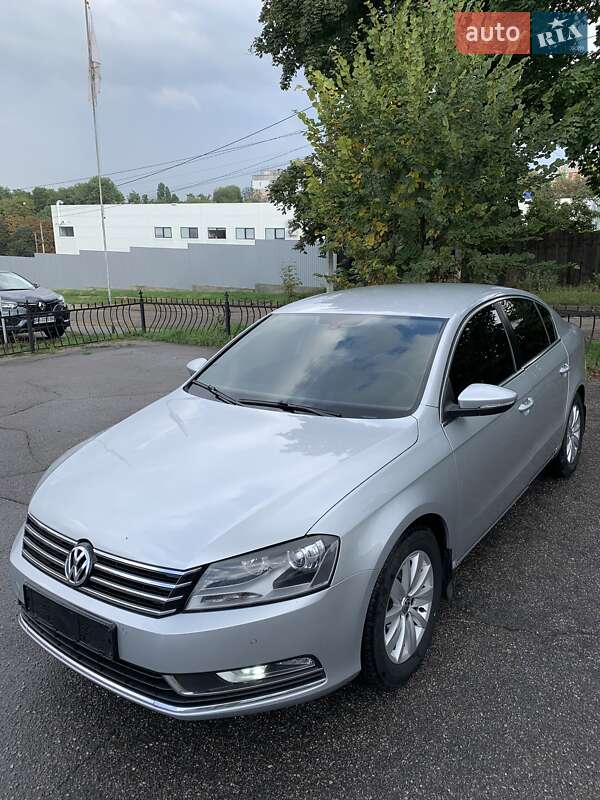 Седан Volkswagen Passat 2015 в Харькове