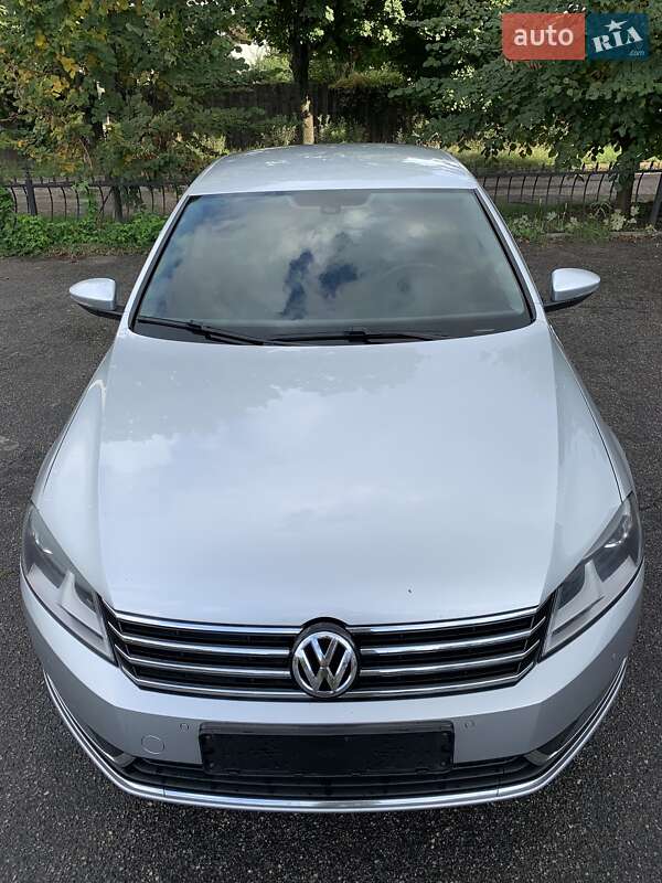 Седан Volkswagen Passat 2015 в Харькове